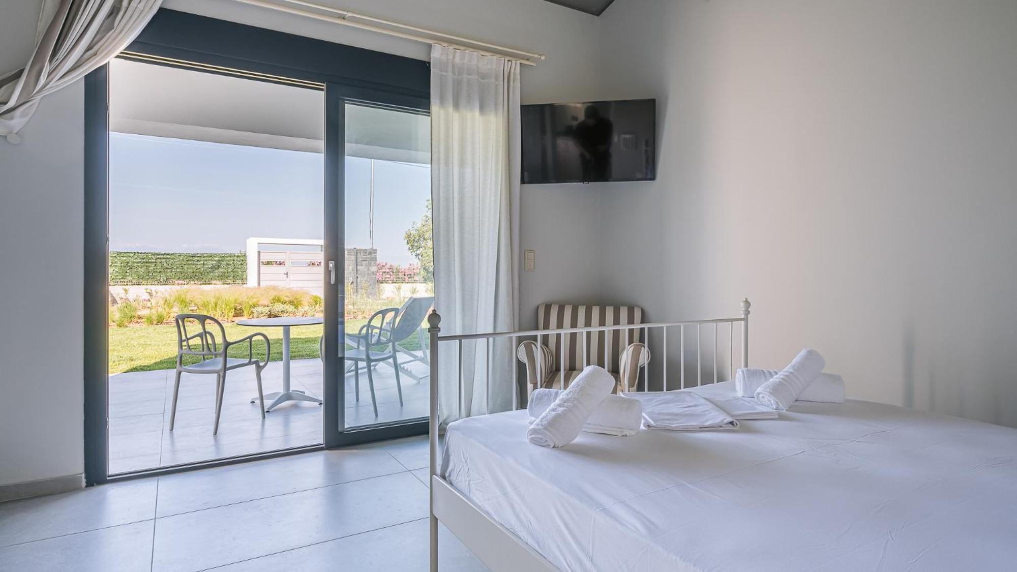 Electra Beachfront Suites, Nea Irakleia Exterior photo