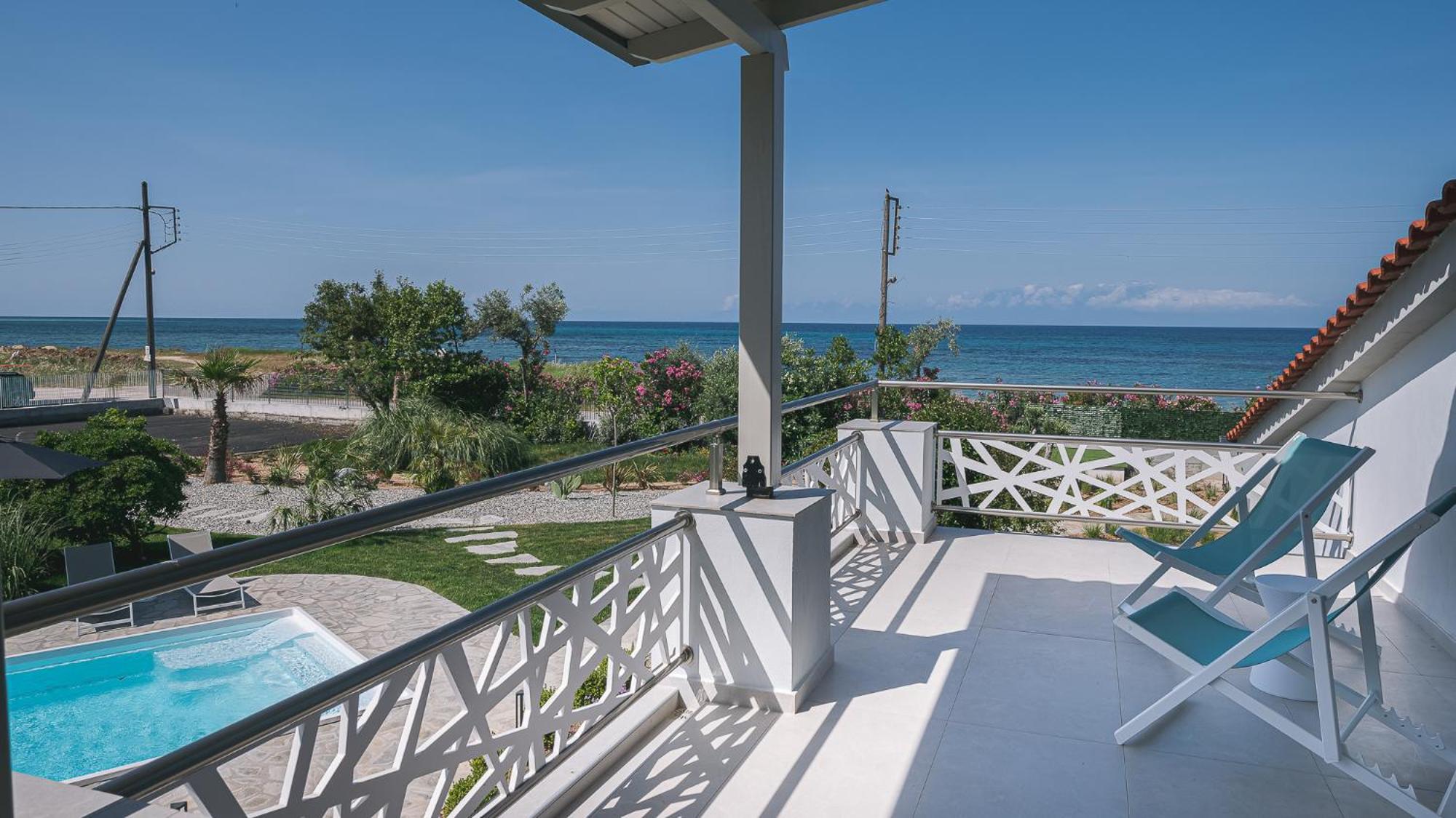 Electra Beachfront Suites, Nea Irakleia Exterior photo