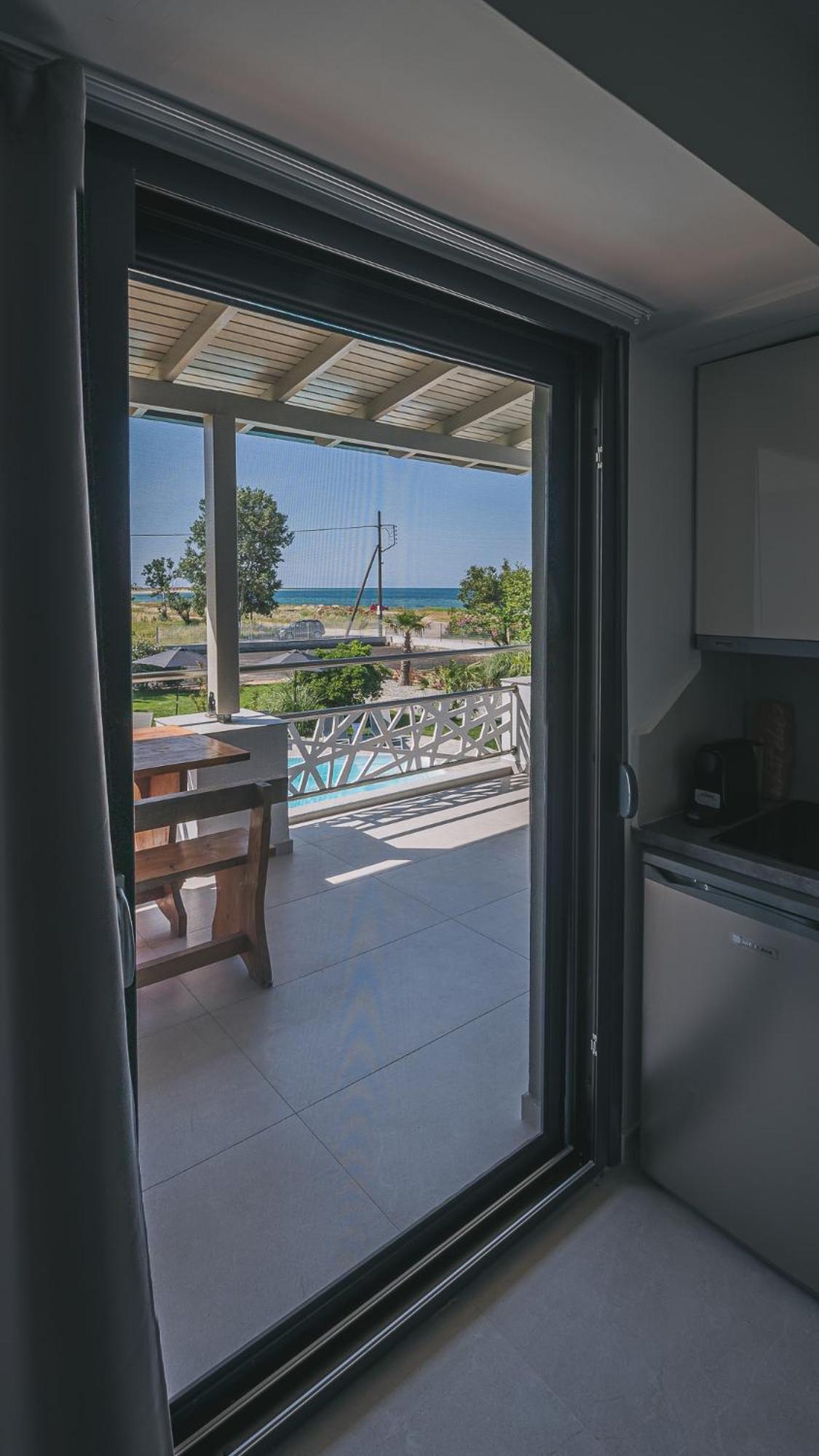 Electra Beachfront Suites, Nea Irakleia Exterior photo